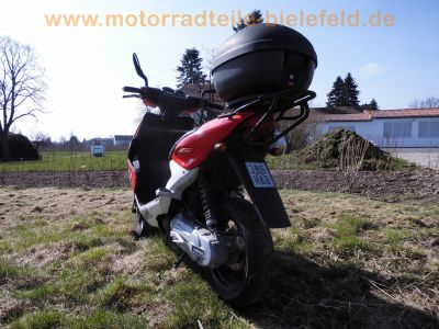 Yamaha_Aerox_50_YQ50_Roller_Scooter_rot_original_unverbastelt_Gepaecktraeger_Topcase_baugleich_MBK_Nitro_50_YQ50_-_wie_BWs_CW_EW_YH_YN_YM_YW_CS_50_Jog_Slider_Neos_Why_2.jpg