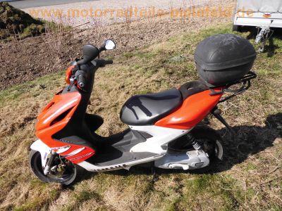 Yamaha_Aerox_50_YQ50_Roller_Scooter_rot_original_unverbastelt_Gepaecktraeger_Topcase_baugleich_MBK_Nitro_50_YQ50_-_wie_BWs_CW_EW_YH_YN_YM_YW_CS_50_Jog_Slider_Neos_Why_5.jpg