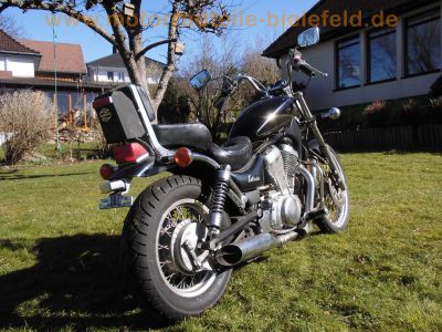 Suzuki_VS750_Intruder_VR51A_V2_Chopper_schwarz_original_Auspuff_SANKEI_2236_Sturzbuegel_Sissybar_43kW_58PS_-_wie_VS600_VS700_VS800_VS1400_40.jpg