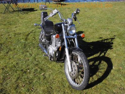 Suzuki_VS750_Intruder_VR51A_V2_Chopper_schwarz_original_Auspuff_SANKEI_2236_Sturzbuegel_Sissybar_43kW_58PS_-_wie_VS600_VS700_VS800_VS1400_42.jpg