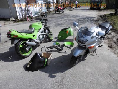 Kawasaki_ZZR600E_ZX600E_silber_1998_98PS_REMUS_4-1_Auspuff_3x_Stahlflex_Bremsleitung_29800_mls_9.jpg