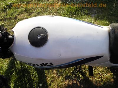 Suzuki_GSX400E_GK53C_weiss-blau_JAMA-Auspuff_Koffertraeger_Gepaecktraeger_-_wie_GSX250E_GS25x_GS40x_GK51C_GJ53B_22.jpg