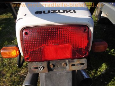 Suzuki_GSX400E_GK53C_weiss-blau_JAMA-Auspuff_Koffertraeger_Gepaecktraeger_-_wie_GSX250E_GS25x_GS40x_GK51C_GJ53B_58.jpg