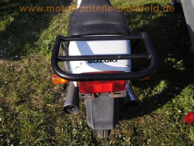 Suzuki_GSX400E_GK53C_weiss-blau_JAMA-Auspuff_Koffertraeger_Gepaecktraeger_-_wie_GSX250E_GS25x_GS40x_GK51C_GJ53B_59.jpg