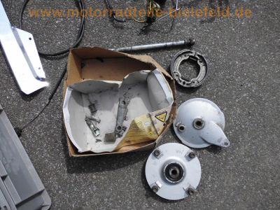 Yamaha_XV125_Virago_5AJ_rot_Chopper_in_Teilen_-_spare-parts_Ersatzteile_wie_XV250_3LS_3LW_XV535_3BR_2YL_11.jpg