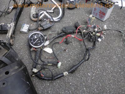 Yamaha_XV125_Virago_5AJ_rot_Chopper_in_Teilen_-_spare-parts_Ersatzteile_wie_XV250_3LS_3LW_XV535_3BR_2YL_15.jpg