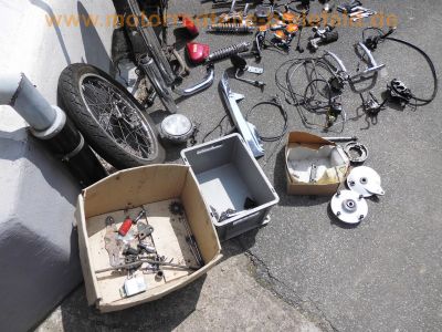 Yamaha_XV125_Virago_5AJ_rot_Chopper_in_Teilen_-_spare-parts_Ersatzteile_wie_XV250_3LS_3LW_XV535_3BR_2YL_4.jpg