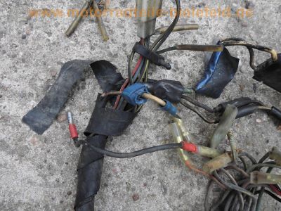 Kawasaki_KL250A_Oldtimer-Enduro_Crash_Ersatzteile_spare-parts_Motor_engine_moteur_-_wie_KZ_Z_200_250_52.jpg
