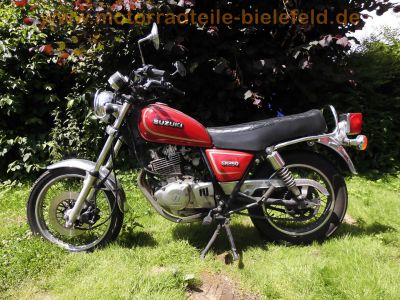 Suzuki_GN250_NJ25A_1994_Soft-Chopper_gesteppte_Sitzbank_original_Auspuff_3834_klassischer_Einzylinder_wie_DR250S_GN400_1.jpg