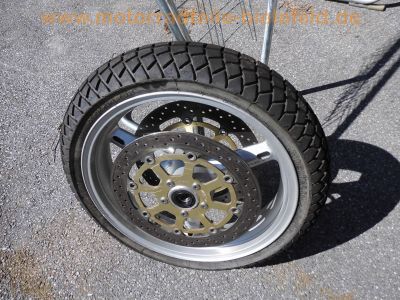 Suzuki_GSXR_750_K0_WVBD_1Hd_2x_Motor_2x_Renn-Verkeidung_2x_Radsatz_Tuning_SR-Racing_Titan-Auspuff_0083SR_Renn-Bereifung_Regen-Reifen_-_wie_GSX-R_GSXR_600_1000_K1_K2_K3_K4_K5_123.jpg