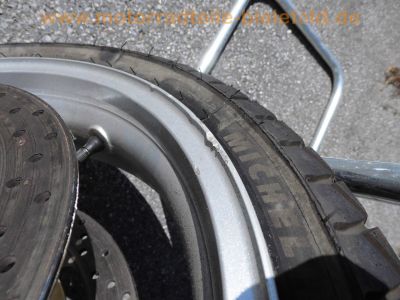 Suzuki_GSXR_750_K0_WVBD_1Hd_2x_Motor_2x_Renn-Verkeidung_2x_Radsatz_Tuning_SR-Racing_Titan-Auspuff_0083SR_Renn-Bereifung_Regen-Reifen_-_wie_GSX-R_GSXR_600_1000_K1_K2_K3_K4_K5_133.jpg