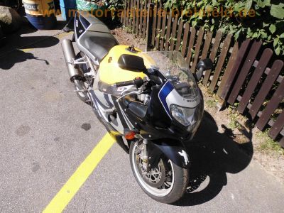 Suzuki_GSXR_750_K0_WVBD_1Hd_2x_Motor_2x_Renn-Verkeidung_2x_Radsatz_Tuning_SR-Racing_Titan-Auspuff_0083SR_Renn-Bereifung_Regen-Reifen_-_wie_GSX-R_GSXR_600_1000_K1_K2_K3_K4_K5_201.jpg