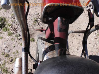 Kawasaki_KZ200A_Z200A_blau-rot_rostig_Einzylinder_Oldtimer_Gepaecktraeger_Papiere_14.jpg