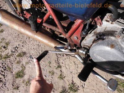 Kawasaki_KZ200A_Z200A_blau-rot_rostig_Einzylinder_Oldtimer_Gepaecktraeger_Papiere_18.jpg