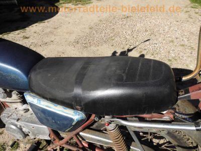 Kawasaki_KZ200A_Z200A_blau-rot_rostig_Einzylinder_Oldtimer_Gepaecktraeger_Papiere_39.jpg