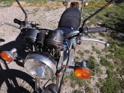 Kawasaki_KZ200A_Z200A_blau-rot_rostig_Einzylinder_Oldtimer_Gepaecktraeger_Papiere_46.jpg