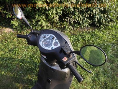 Tauris_Rumba_125_Grossrad-Roller_Scooter_4-Takt_-_wie_Avenida_Broadway_Capri_Strada_Fiera_Cubana_City-Roller_34.jpg