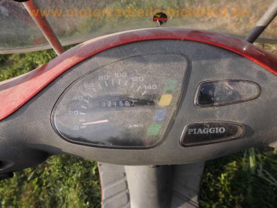 Piaggio_Sfera_125_Four-Stroke_4T_Roller_Scooter_rot_-_Technik_wie_Vespa_ET4_RST_RSL_SKR_50_125_13.jpg