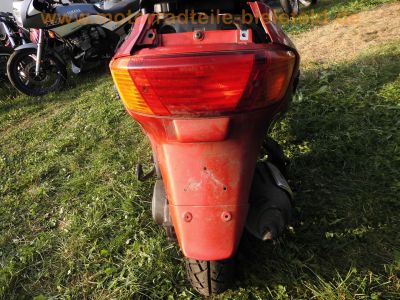Piaggio_Sfera_125_Four-Stroke_4T_Roller_Scooter_rot_-_Technik_wie_Vespa_ET4_RST_RSL_SKR_50_125_17.jpg