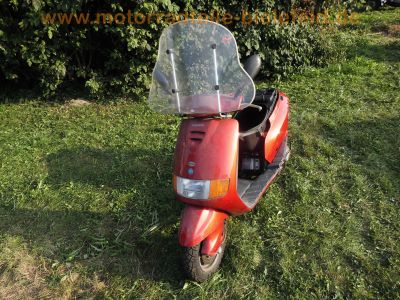 Piaggio_Sfera_125_Four-Stroke_4T_Roller_Scooter_rot_-_Technik_wie_Vespa_ET4_RST_RSL_SKR_50_125_6.jpg