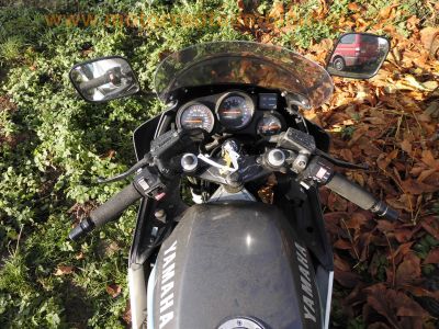 Yamaha_FZ_750_Genesis_2KK_grau-weiss_letztes_Modell_1990_17_Zoll_Vorderrad_Vollverkleidung_4in1_Auspuff_-_wie_1FN_3KT_39.jpg