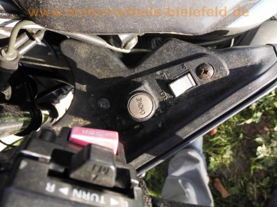 Yamaha_FZ_750_Genesis_2KK_grau-weiss_letztes_Modell_1990_17_Zoll_Vorderrad_Vollverkleidung_4in1_Auspuff_-_wie_1FN_3KT_44.jpg