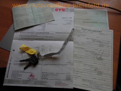 Yamaha_FZ_750_Genesis_2KK_grau-weiss_letztes_Modell_1990_17_Zoll_Vorderrad_Vollverkleidung_4in1_Auspuff_-_wie_1FN_3KT_84.jpg