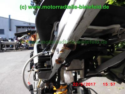 Suzuki_RGV250_GAMMA_VJ22B_Zweizylinder_Zweitakt_two-stroke_Supersportler_Tuning_an_Fahrwerk_Motor_-_no_VJ21_VJ23_Aprilia_RS250-24.jpg
