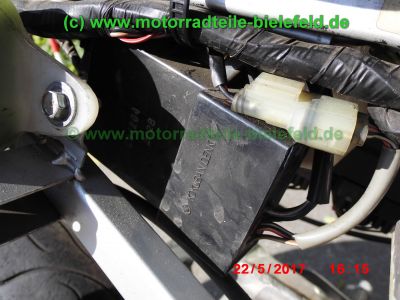 Suzuki_RGV250_GAMMA_VJ22B_Zweizylinder_Zweitakt_two-stroke_Supersportler_Tuning_an_Fahrwerk_Motor_-_no_VJ21_VJ23_Aprilia_RS250-72.jpg