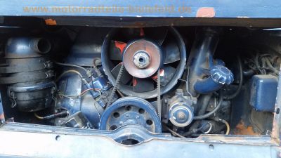 Steyr-Daimler-Puch_Haflinger_703AP_restauriertes_Kommunal-Fahrzeug_mit_Hydraulik_fuer_Schneeschild_Salzstreuer_Winterdienst_Raeumfahrzeug_Streufahrzeug_-_Motor_Technik_wie_700AP_26.jpg