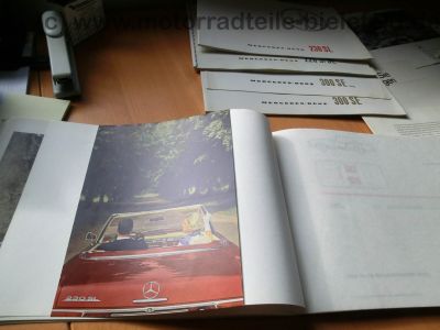 Mercedes-Benz_Werbe-_Verkaufs-Prospekt_Info-Broschuere_Katalog_Brochure_Catalog_Catalogue_Flyer_Folder_Hochglanz-Prospekt_30.jpg