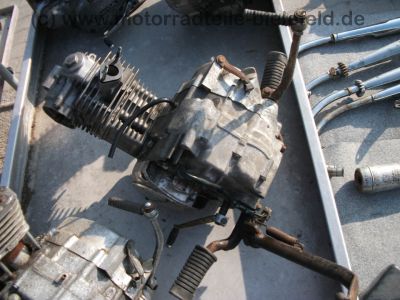 Honda_CB_100_Teilemotor_und_Motor_komplett_-_wie_CB_72_77_92_125_J_2.jpg