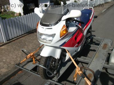 Honda_CBR_1000_F_SC24_HRC_rot-weiss-blau_4in1_Auspuff_Gepaecktraeger_Tourenscheibe_Soziusabdeckung_33.jpg