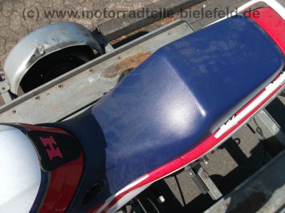 Honda_CBR_1000_F_SC24_HRC_rot-weiss-blau_4in1_Auspuff_Gepaecktraeger_Tourenscheibe_Soziusabdeckung_47.jpg