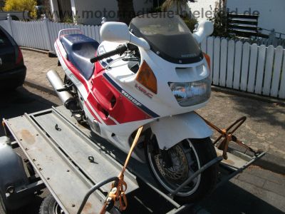 Honda_CBR_1000_F_SC24_HRC_rot-weiss-blau_4in1_Auspuff_Gepaecktraeger_Tourenscheibe_Soziusabdeckung_83.jpg