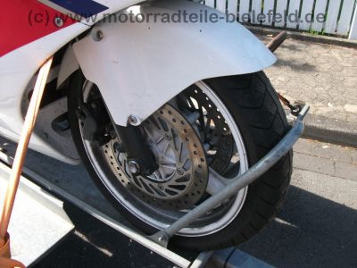 Honda_CBR_1000_F_SC24_HRC_rot-weiss-blau_4in1_Auspuff_Gepaecktraeger_Tourenscheibe_Soziusabdeckung_86.jpg